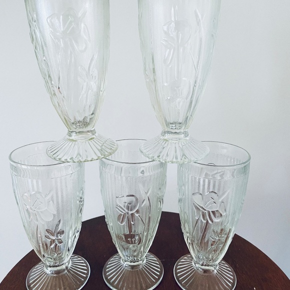 Vintage Jeannette Glass Iris and Herringbone footed tumblers, Set of FIVE - Picture 1 of 6